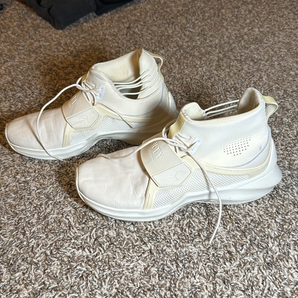 Puma Leather Hi
Rihanna Fenty - Picture 3 of 6